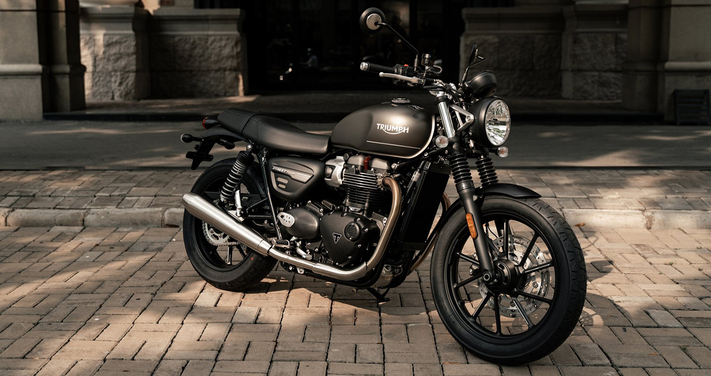 Triumph Street Twin 2021 có giá 353 triệu đồng, cạnh tranh Ducati Scrambler